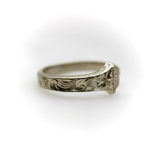 Bague 14K White Gold Hand Engraved Lucky Nail Ring with Diamonds 58 Facettes