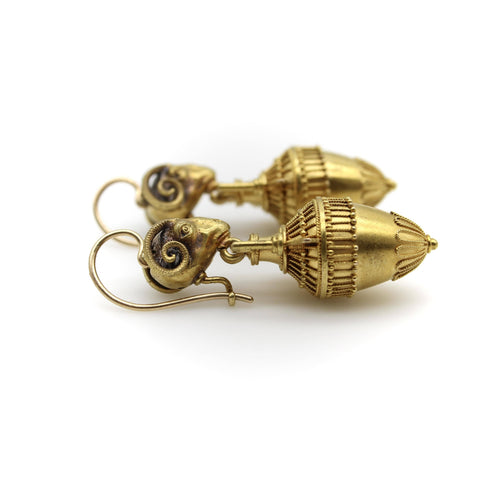 Boucles d'oreilles Boucles d'oreilles cannetille en or 14 carats, style néo-étrusque, représentant une tête de bélier et une amphore. 58 Facettes A20042