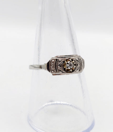 Bague 56 Bague Art Déco or blanc, diamant et monture géométrique (circa 1920) 58 Facettes A06246