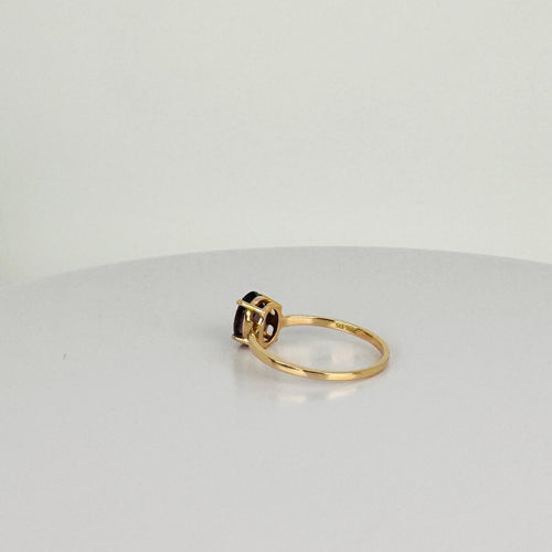 Bague Bague en or jaune avec spinelle naturelle ovale violette 58 Facettes 2504088