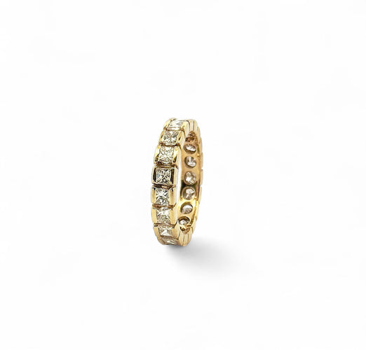Alliance en or jaune 18 carats et diamants princesses