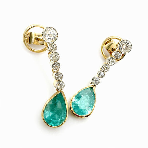 Boucles d'oreilles Boucles d'oreilles en or blanc et jaune ornées d'émeraudes taille poire et de diamants 58 Facettes 50375