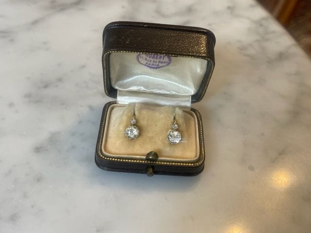 Boucles d'oreilles Paire de dormeuses anciennes, diamants 58 Facettes
