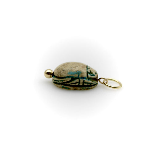 Pendentif Pendentif scarabée en faïence turquoise de style néo-égyptien avec monture en or 14 carats 58 Facettes A2003N