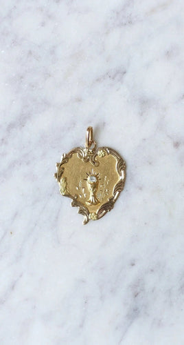 Pendentif Médaille calice et coeur trois ors 58 Facettes