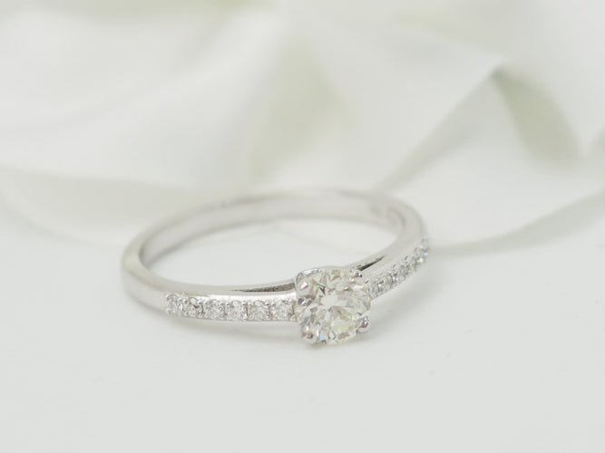 Bague 53 Bague solitaire en or blanc et diamant 0.41ct 58 Facettes 30920