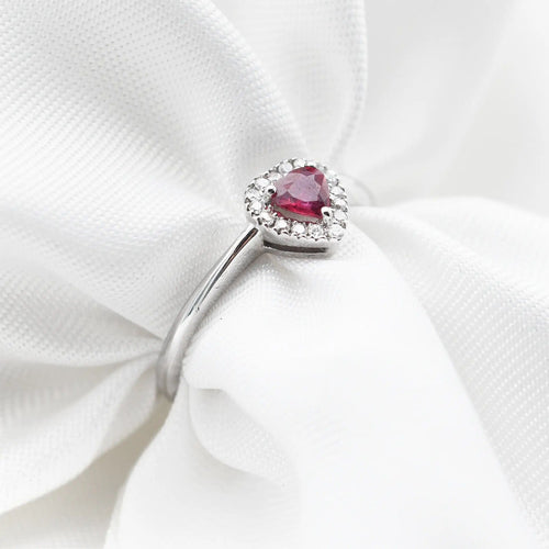 Bague 52 Bague avec rubis coeur ct 0,22 et diamants environnants 58 Facettes