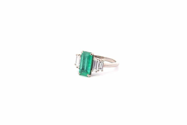 Bague 54 Bague émeraude 1,89cts et diamants en or 18k 58 Facettes 26434