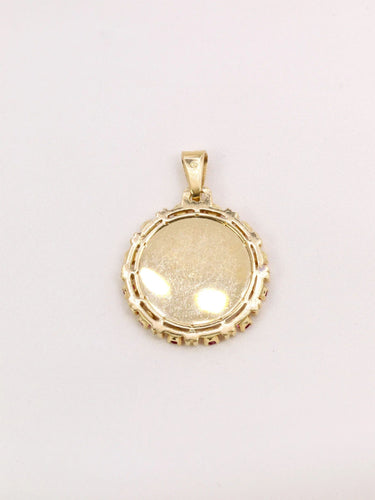 Pendentif Médaille Amour AUGIS entourage coeur rubis Plus qu’hier moins que demain diamant rubis 58 Facettes J457