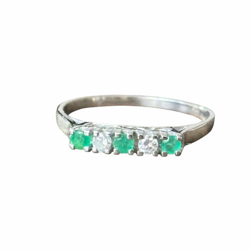 Bague 52 Bague émeraudes et diamants en or blanc 18 carats 58 Facettes 348