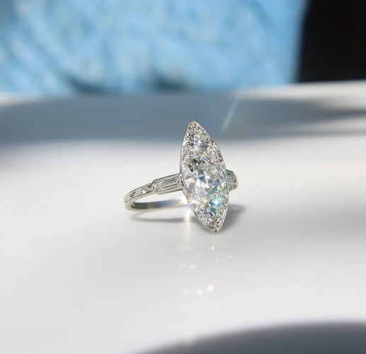 Bague Bague en platine édouardienne avec diamant taille européenne ancienne en forme de navette 58 Facettes