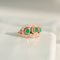 Bague 54 Bague ancienne en or rose, ornée d'émeraudes et de diamants taille rose, époque victorienne, vers 1880 58 Facettes