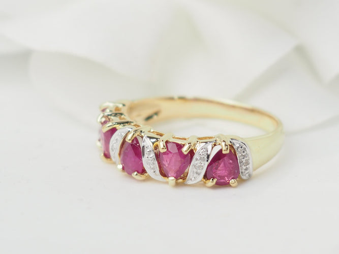 Bague 57 Bague en or jaune, rubis et diamants 58 Facettes 33537