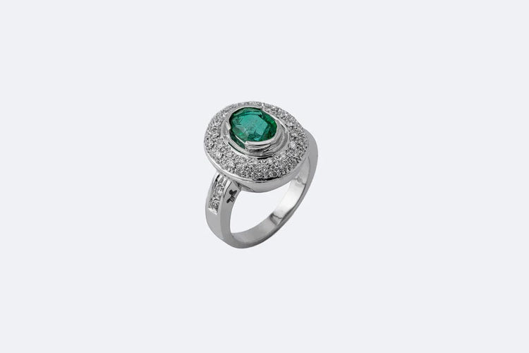 Bague Oro Bianco / 12 Bague en or blanc avec diamants et émeraude 58 Facettes anl794