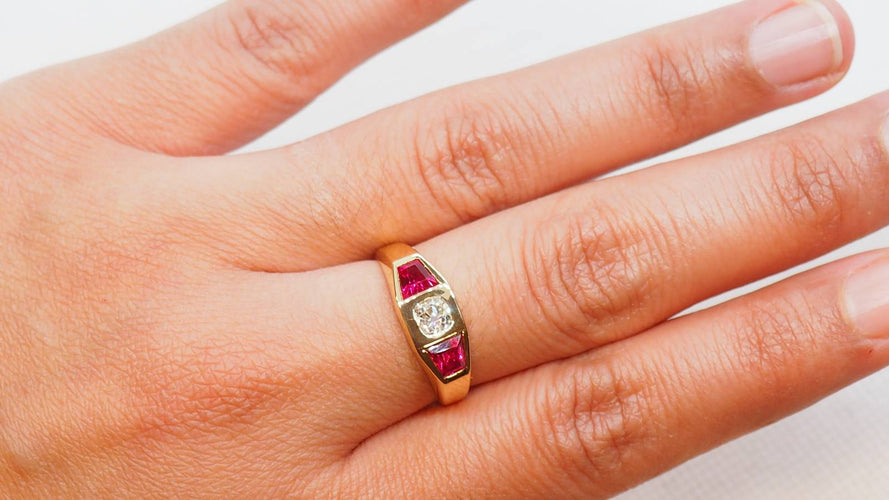 Bague 59.5 Bague Tank or jaune, rubis et diamant 58 Facettes 30422