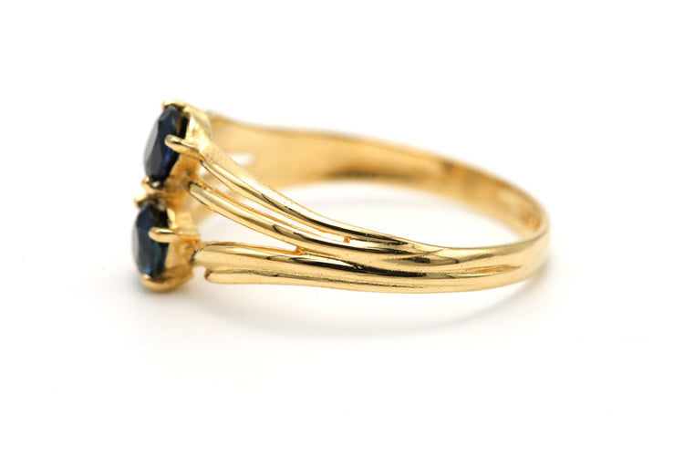 Bague 50 Bague contemporaine sertie de saphirs en or jaune 18 carats 58 Facettes 23172