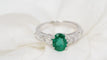 Bague 53 Bague en or blanc, émeraude et diamants 58 Facettes 32626