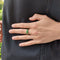 Bague 51 HENRI MARTIN (attribué à) Bague jonc émeraudes et or jaune 58 Facettes 5