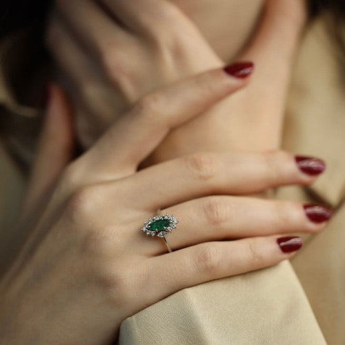 Bague 53 Bague Marguerite Émeraude Marquise Diamants 58 Facettes