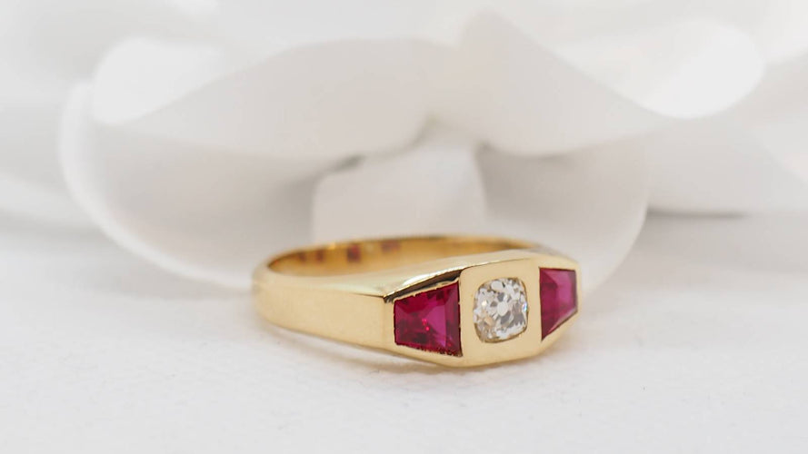 Bague 59.5 Bague Tank or jaune, rubis et diamant 58 Facettes 30422