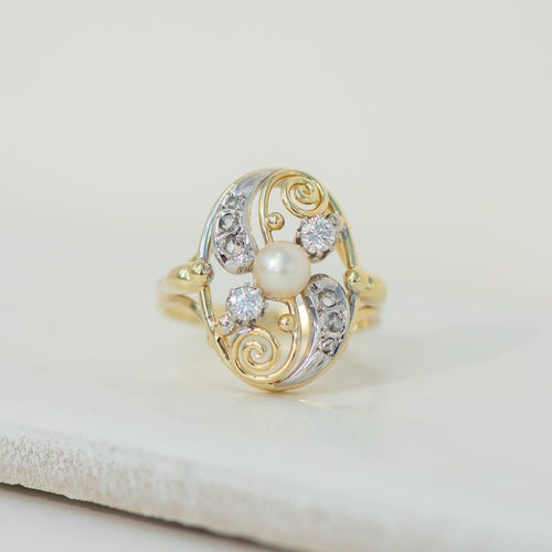 Bague 58 Bague Art Nouveau ancienne en or jaune/blanc 585, ornée d'une perle et de diamants. 58 Facettes