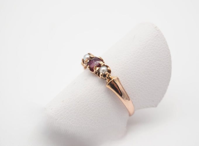 Bague 52 Bague en or rose rubis et demi perles 58 Facettes