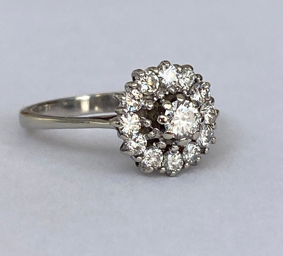 Bague 49.5 Bague de fiançailles vintage en or blanc avec rosette et diamants 58 Facettes