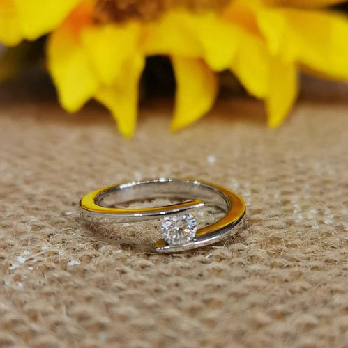 Bague Bague solitaire or blanc 18 carat (750/1000), diamant serti tension / couteau 58 Facettes