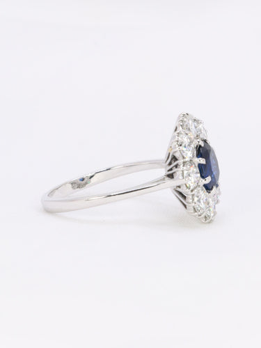Bague 54 Bague marguerite or blanc, saphir ovale et diamants 58 Facettes 1034.12
