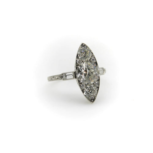 Bague Bague en platine édouardienne avec diamant taille européenne ancienne en forme de navette 58 Facettes
