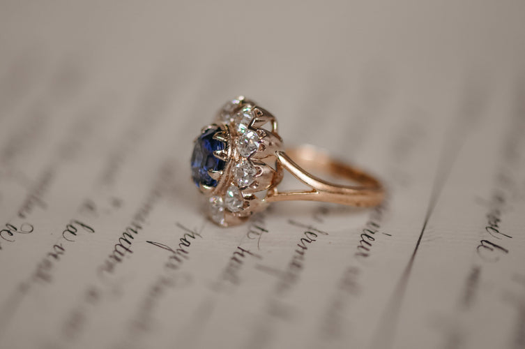 Bague 55 Antique gold, blue sapphire and old mine diamond ring 58 Facettes