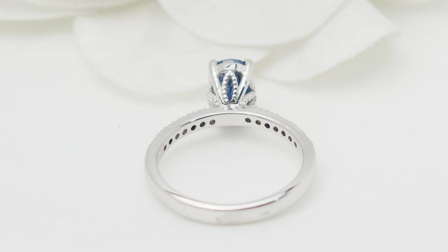 Bague 54 Bague en or blanc, saphir ovale et diamants 58 Facettes 29190