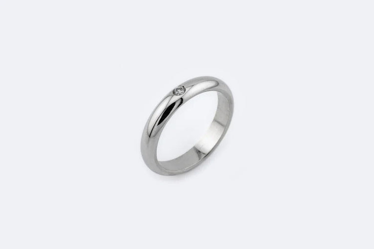 Bague Alliance en or blanc sertie d'un diamant 58 Facettes anl515