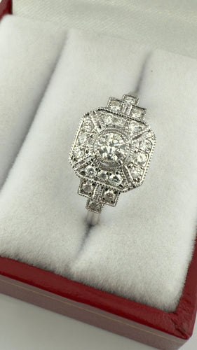 Bague 53 Bague style art déco en or blanc 18 carats et diamants 58 Facettes