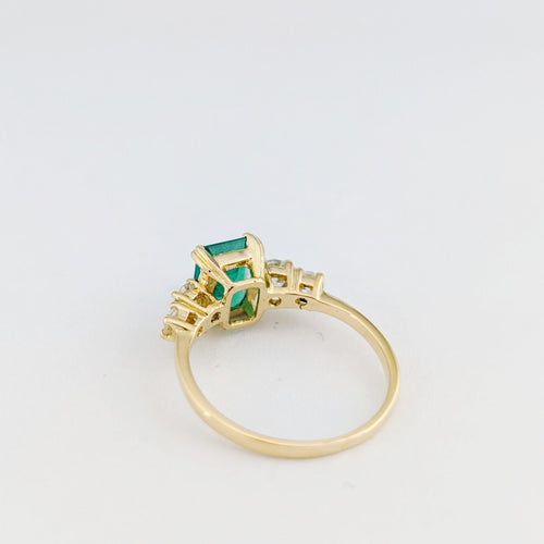 Bague 47 Bague en or jaune, émeraude et diamants 58 Facettes 32894