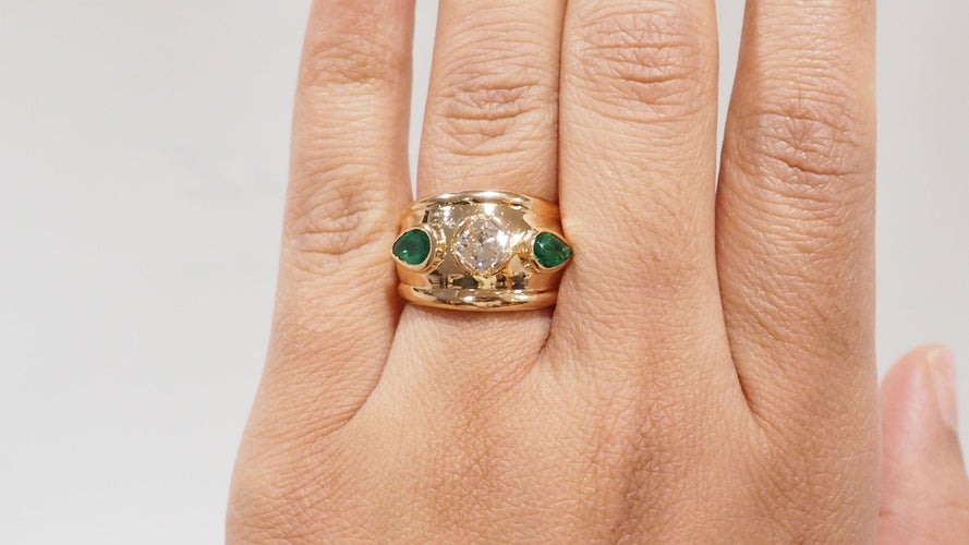 Bague 56 Bague Jonc en or jaune, émeraudes et diamants 58 Facettes 32656
