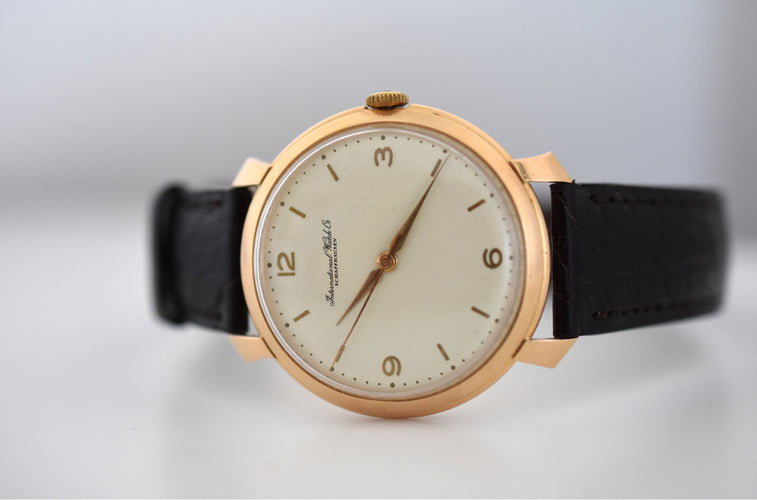 Montre Montre homme IWC Jumbo "Shark Fin", or rose 18 carats, calibre 89, vers 1959 58 Facettes IWC-300