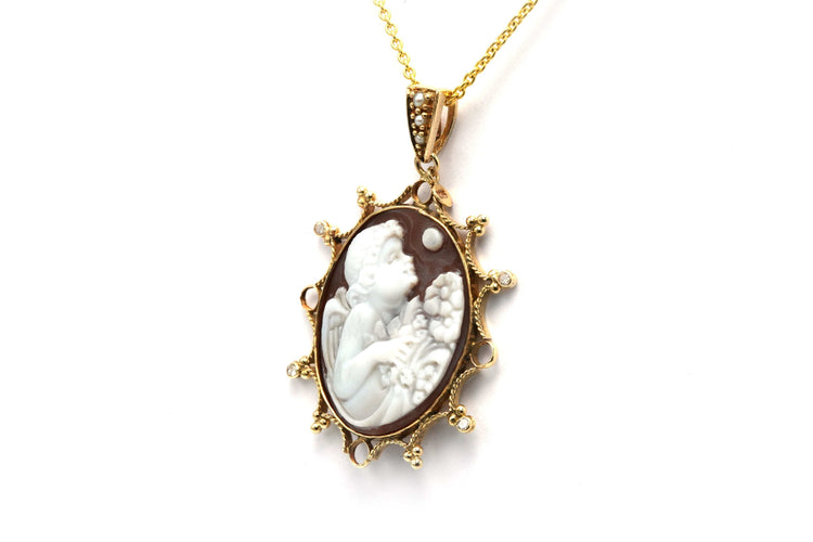 Pendentif Pendentif Art Déco en or jaune serti de perles, camée coquillage et diamants (+-0.028ct) 58 Facettes 22704