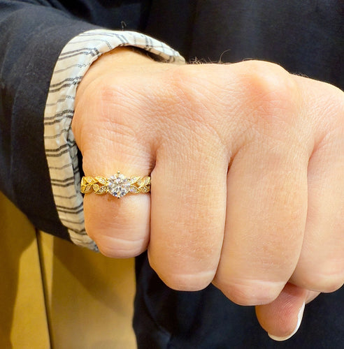 Bague 47 Solitaire en or jaune et diamants, feuilles de 58 Facettes