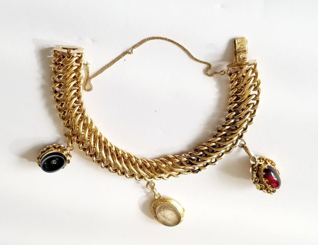 Bracelet Bracelet maille américaine or jaune 18 carats et breloques - 17 cms - 36.25 grs 58 Facettes