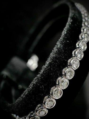 Bracelet Bracelet rivière or blanc serti de 54 brillants de 0,10 carat chacun 58 Facettes