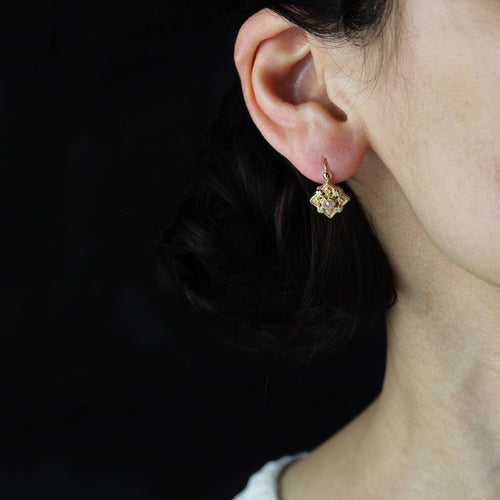 Boucles d'oreilles Dormeuses anciennes losangiques perles fines 58 Facettes 25-106