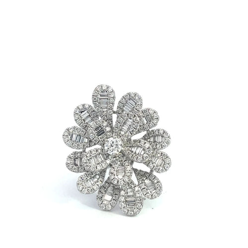 Bague Bague en or blanc et diamants à motif floral 58 Facettes UN0140