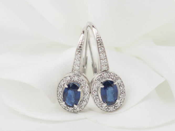 Boucles d'oreilles Boucles d'oreilles dormeuses en or blanc, saphir et diamants 58 Facettes 7313