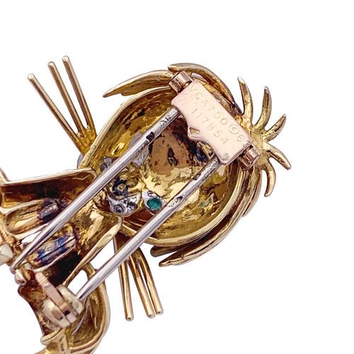 Broche Broche Van Cleef & Arpels, "Lion ébouriffé", en or jaune, diamants, émeraudes et émail. 58 Facettes 33352