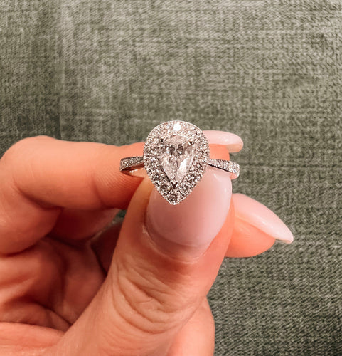Art Déco white gold pearshape diamond ring 58 Facettes