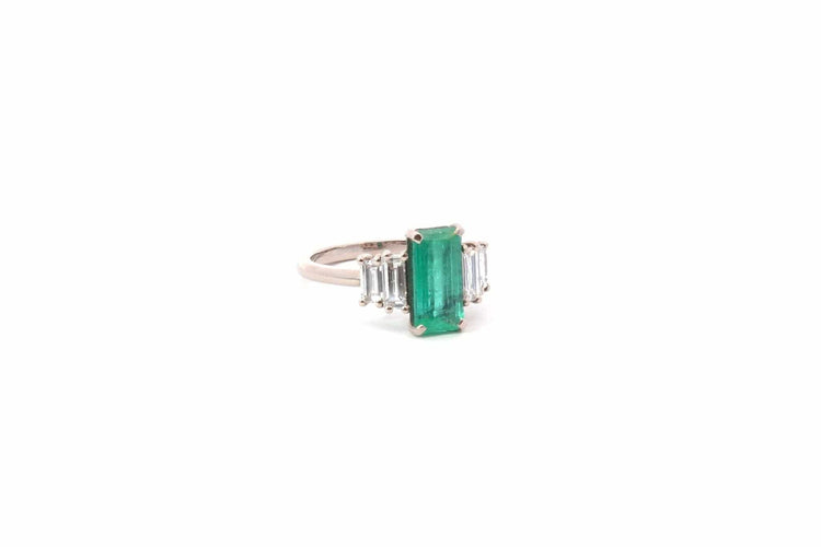 Bague 54 Bague émeraude 1,89cts et diamants en or 18k 58 Facettes 26434