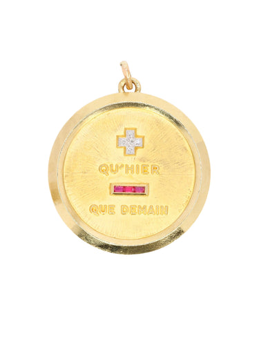 Pendentif Medaille Amour Augis JUMBO Plus qu'hier moins que demain or jaune diamants rubis 58 Facettes 1099.9