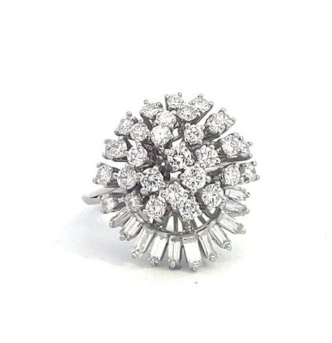 Bague 54 Bague cocktail en or blanc et diamants 58 Facettes