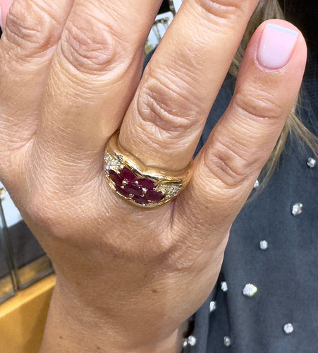 Bague 58 Bague vintage en or jaune , rubis et diamants 58 Facettes
